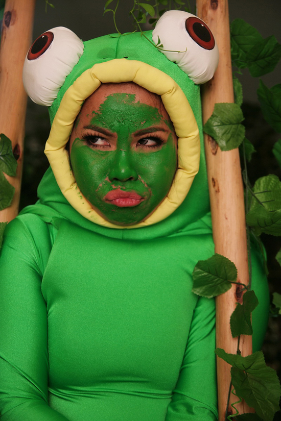 ตุ๊กกี้ พริตตี้กิ้งก่า ปะทะ 3 สาวพริตตี้ผ้าขนหนู ใน โอ้! มายโกสต์ คุณผีช่วย