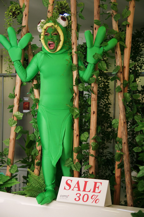 ตุ๊กกี้ พริตตี้กิ้งก่า ปะทะ 3 สาวพริตตี้ผ้าขนหนู ใน โอ้! มายโกสต์ คุณผีช่วย