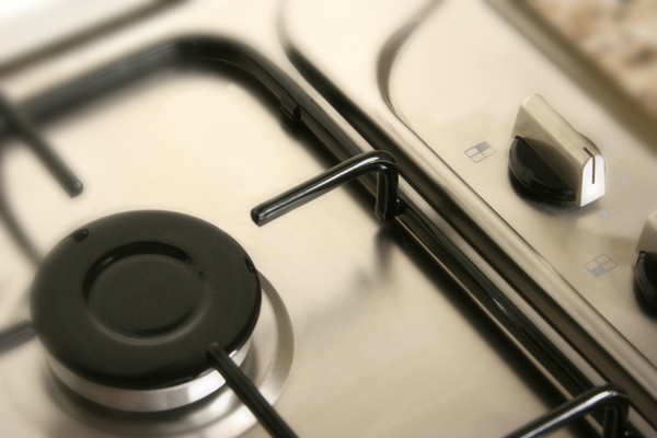 วิธีจัดการคราบสกปรกบนเตา ดื้อแค่ไหนก็เอาอยู่