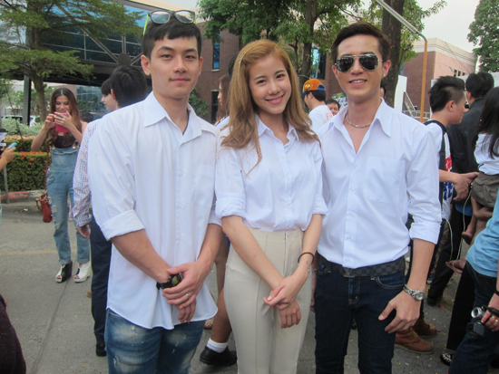 เสนาเพชร ควง ชมพู วงสรวงหนังรักเอาใจวัยโจ๋ APP LOVE
