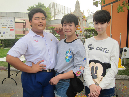 เสนาเพชร ควง ชมพู วงสรวงหนังรักเอาใจวัยโจ๋ APP LOVE