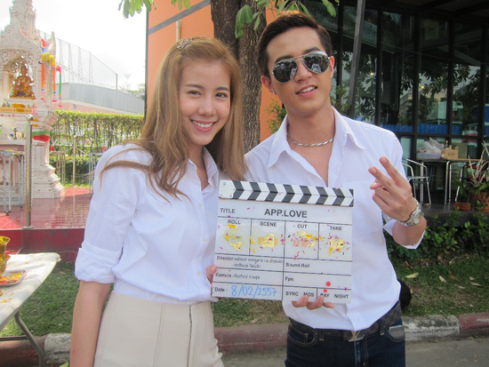 เสนาเพชร ควง ชมพู วงสรวงหนังรักเอาใจวัยโจ๋ APP LOVE