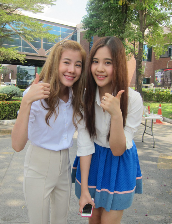 เสนาเพชร ควง ชมพู วงสรวงหนังรักเอาใจวัยโจ๋ APP LOVE