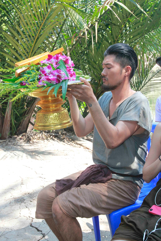 พชร์ อภิรุจ ชวนทำบุญ พร้อมตะลุยกองถ่าย มอ 6/5 ปากหมา ท้าแม่นาค