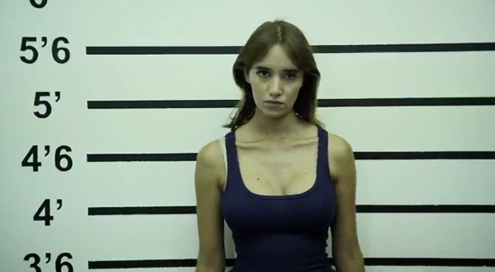 ซาร่า มาลากุล เลน เปลือยอกอีกครั้งในหนัง JAILBAIT