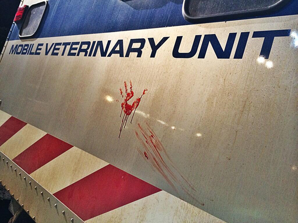 คราบเลือดปริศนาจาก Jurassic World