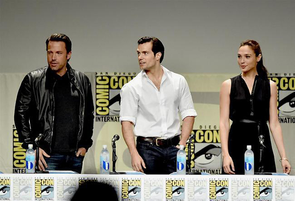 เผยฟุตเทจเบื้องหลังกองถ่าย Batman v Superman