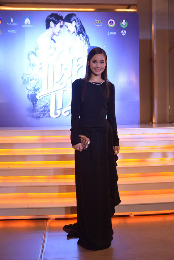 เก็บตกภาพจากงาน แผลเก่า รอยัล แชริตี้ ใหม่ ดาวิกา สวยเป๊ะ
