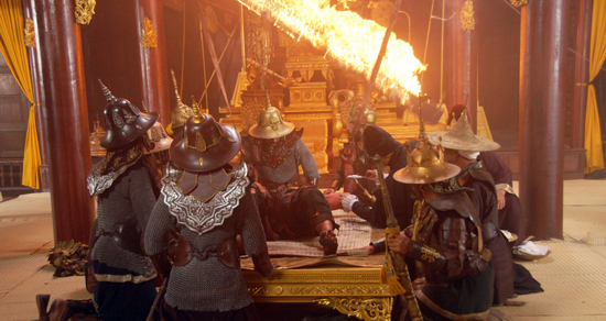 ไหม้จริง ! ตั๊ก-ต้น-หนึ่ง เสี่ยงตายลุยกองเพลิงใน ตำนานสมเด็จพระนเรศวรมหาราช