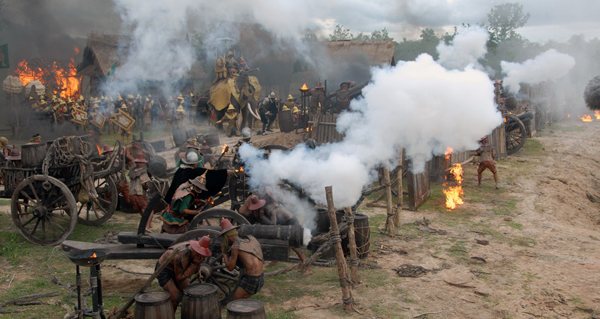 ไหม้จริง ! ตั๊ก-ต้น-หนึ่ง เสี่ยงตายลุยกองเพลิงใน ตำนานสมเด็จพระนเรศวรมหาราช