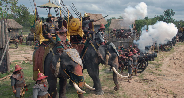 ไหม้จริง ! ตั๊ก-ต้น-หนึ่ง เสี่ยงตายลุยกองเพลิงใน ตำนานสมเด็จพระนเรศวรมหาราช