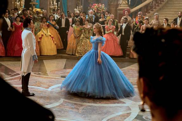 Cinderella เผยตัวอย่างเต็มสุดตระการตา พร้อมฉาย 12 มี.ค. 2015