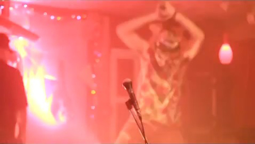 สงกรานต์ อินจัด-คว้ากีตาร์ฟาดพังยับ เล่นเอ็มวีประกอบหนัง รักหมดแก้ว