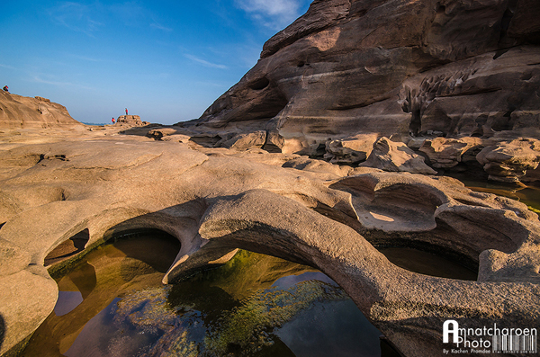 สามพันโบก