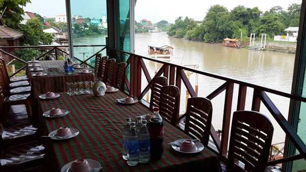ร้านอาหารริมน้ำ