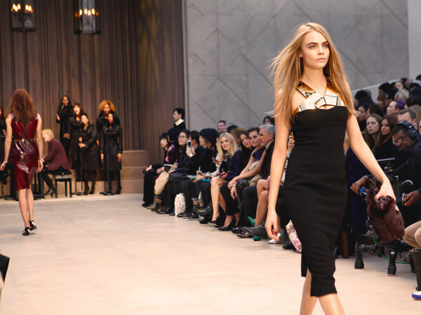 คาร่า เดอเลวีญ Cara Delevingne