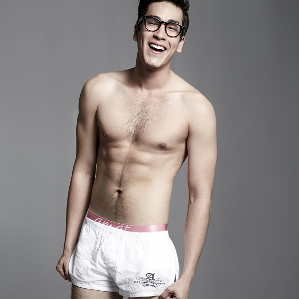  ณเดชน์นำทีมศิลปินถ่ายแฟชั่นชั้นในของ Amat