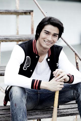 เผยโฉม 50 หนุ่มหล่อในฝันประจำปี 2012 จากนิตยสาร CLEO