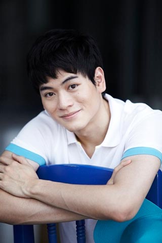 เผยโฉม 50 หนุ่มหล่อในฝันประจำปี 2012 จากนิตยสาร CLEO