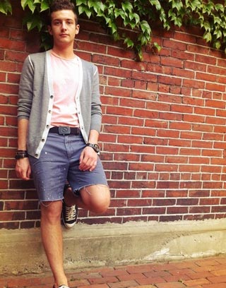 เสื้อผ้าสีชมพูสำหรับผู้ชาย