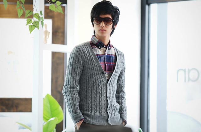 แต่งหล่อแบบผู้ดี ด้วยคาร์ดิแกนนิตติ้งเท่ ๆ สำหรับหนุ่ม ๆ