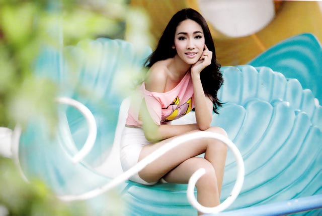 มิน พีชญา in magazine สิงหาคม