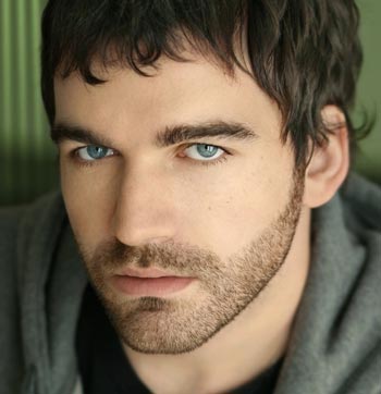 10 ขั้นตอนสำคัญ สำหรับหนุ่ม ๆ ที่อยากไว้หนวด