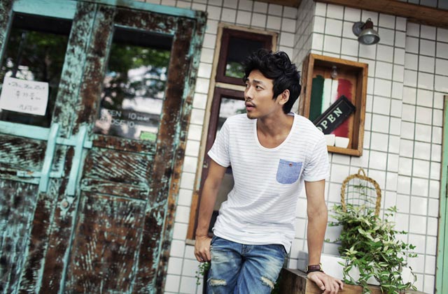 เสื้อยืดลายขวาง