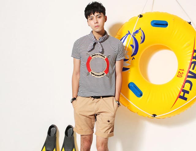 เสื้อยืดลายขวาง