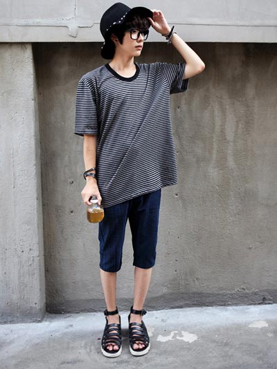 เสื้อยืดลายขวาง