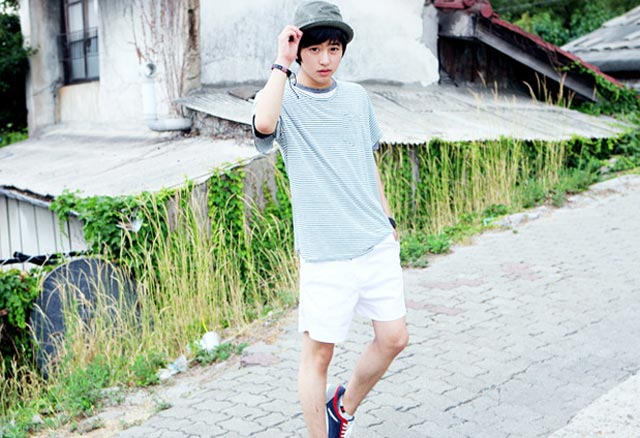เสื้อยืดลายขวาง