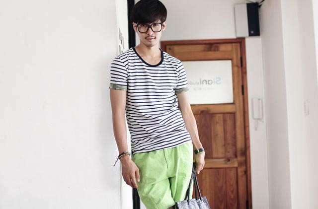 เสื้อยืดลายขวาง