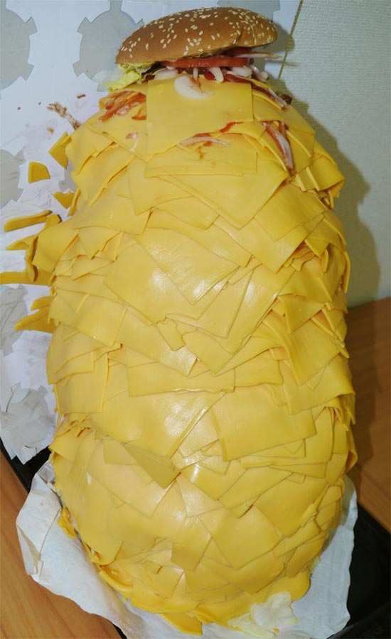 ผู้สื่อข่าวญี่ปุ่นสุดเพี้ยน! สั่งเบอร์เกอร์พร้อมชีส 1,000 ชิ้นมาทาน