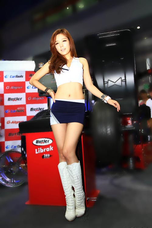 พริตตี้สาวเกาหลีจากงาน Seoul Auto Salon 2012