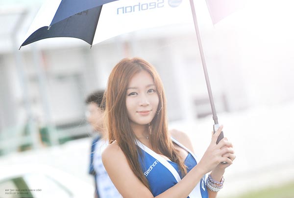 พริตตี้สาวเกาหลีจากงาน Seoul Auto Salon 2012