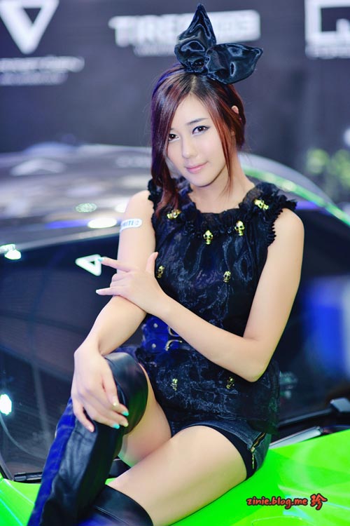 พริตตี้สาวเกาหลีจากงาน Seoul Auto Salon 2012