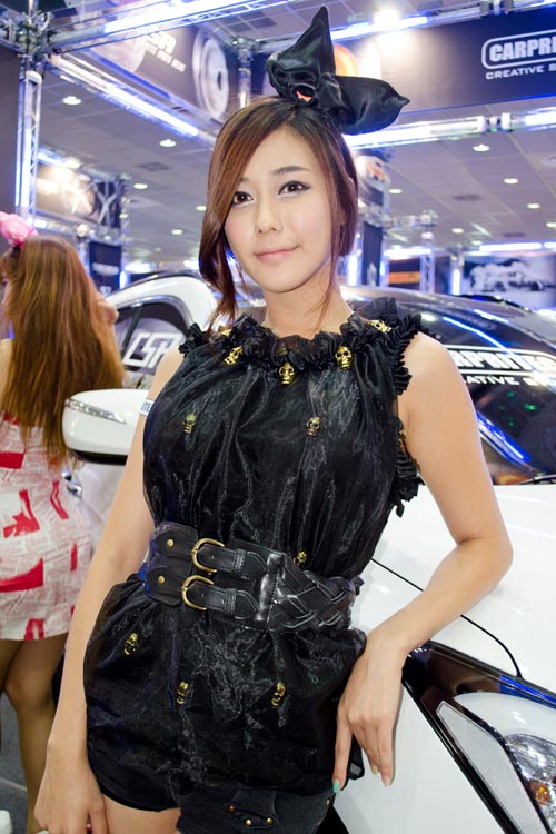 พริตตี้สาวเกาหลีจากงาน Seoul Auto Salon 2012