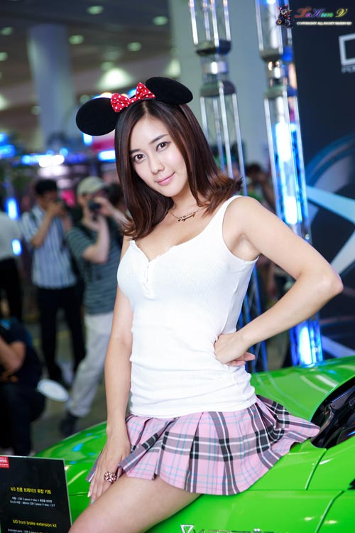 พริตตี้สาวเกาหลีจากงาน Seoul Auto Salon 2012