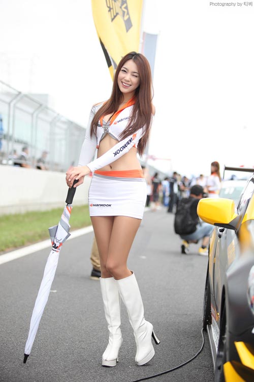 พริตตี้สาวเกาหลีจากงาน Seoul Auto Salon 2012