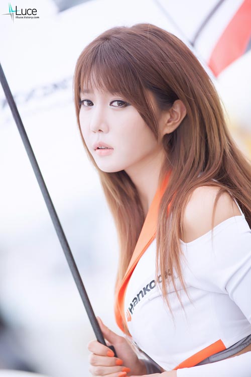 พริตตี้สาวเกาหลีจากงาน Seoul Auto Salon 2012