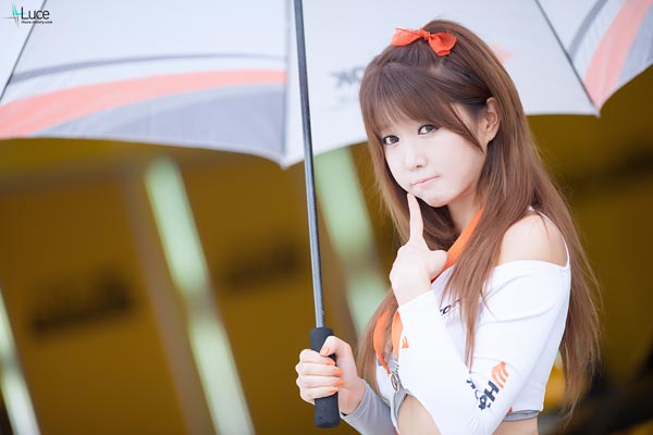 พริตตี้สาวเกาหลีจากงาน Seoul Auto Salon 2012