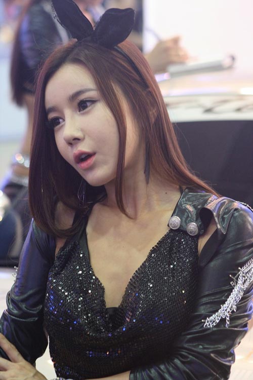 พริตตี้สาวเกาหลีจากงาน Seoul Auto Salon 2012