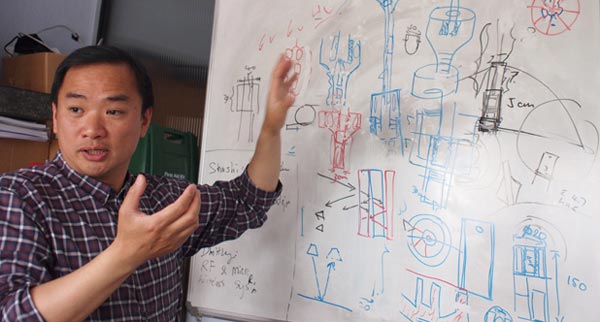 จากร่มธรรมดา ๆ ก็กลายเป็นร่มอเนกประสงค์ที่น่าใช้ไม่น้อย 