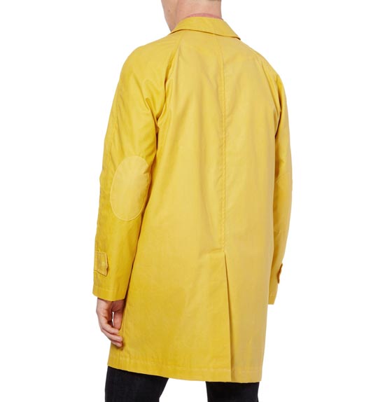 เสื้อกันฝนราคากว่า 3 หมื่นบาท