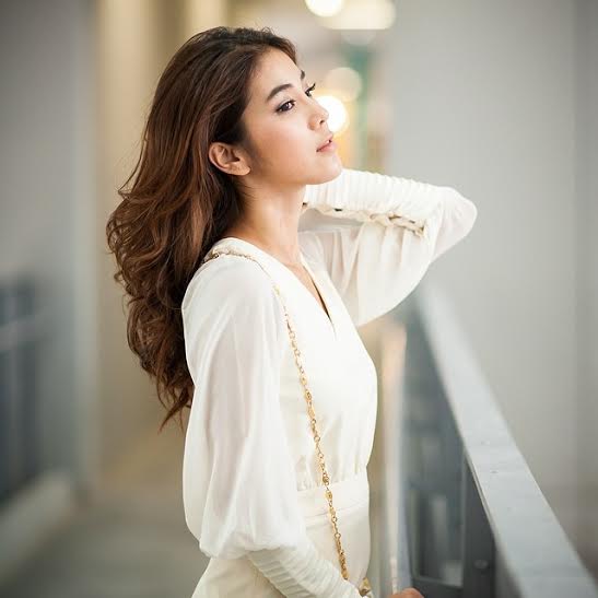 ไอเดียร์ ธันลดา เด็ก เอ ศุภชัย สวยและรวยมาก พ่อสร้างสวนน้ำให้ที่บ้าน