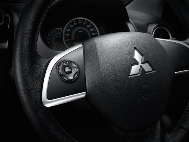  Mitsubishi Attrage