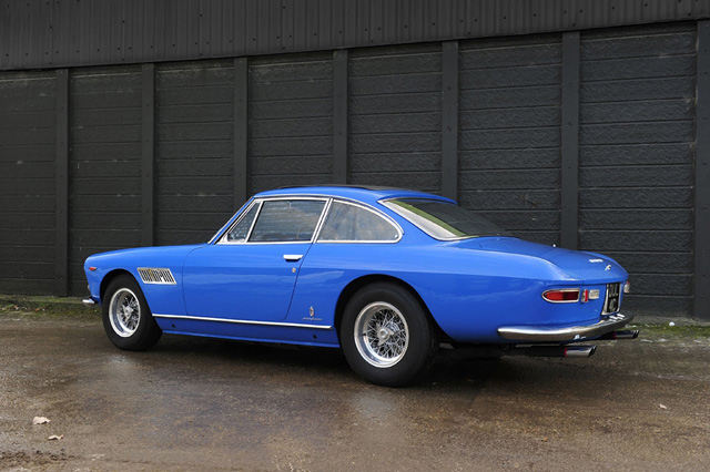  Ferrari 330 GT