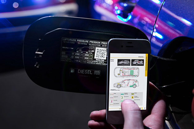 Q Driving Code เจ๋งเลย Benz เผยใช้ QR Code ให้ข้อมูลรถ ช่วยเหลืออุบัติเหตุ