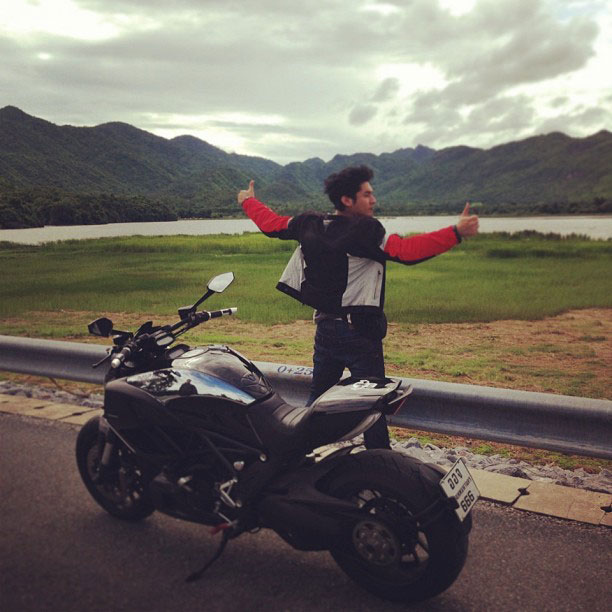 วี วีรภาพ