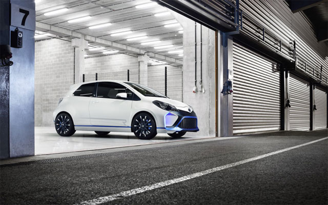 Toyota Yaris Hybrid R